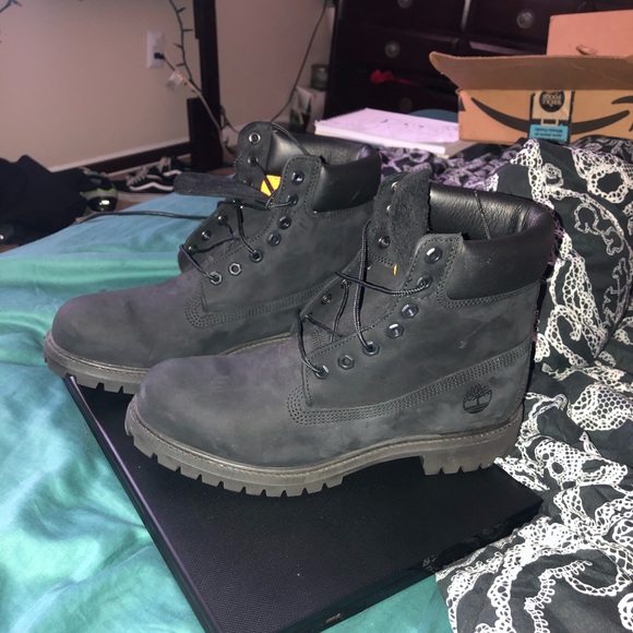 Black Men size 10 timberlands - Picture 3 of 3